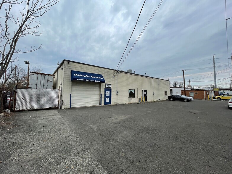 985 E Linden Ave, Linden, NJ à louer - Photo de l’immeuble – Image 2 sur 8