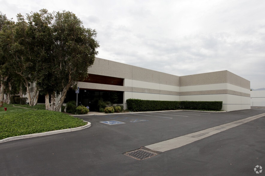 410 Princeland Ct, Corona, CA à louer - Photo principale – Image 3 sur 9