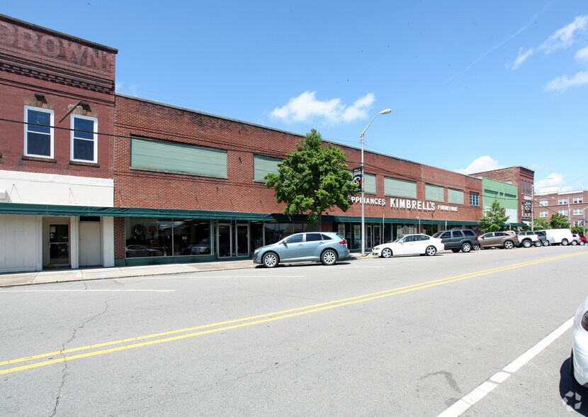 120-132 S Moore St, Sanford, NC à louer - Photo de l’immeuble – Image 3 sur 15