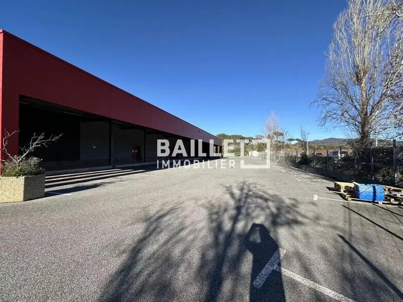 Industriel/Logistique dans Fréjus à louer - Photo de l’immeuble – Image 3 sur 21