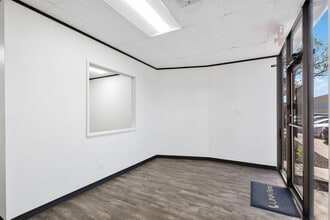 5555 N Lamar Blvd, Austin, TX à louer Photo intérieure– Image 2 sur 17