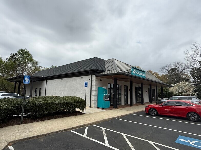 8910 Main St, Woodstock, GA à louer - Photo de l’immeuble – Image 1 sur 6