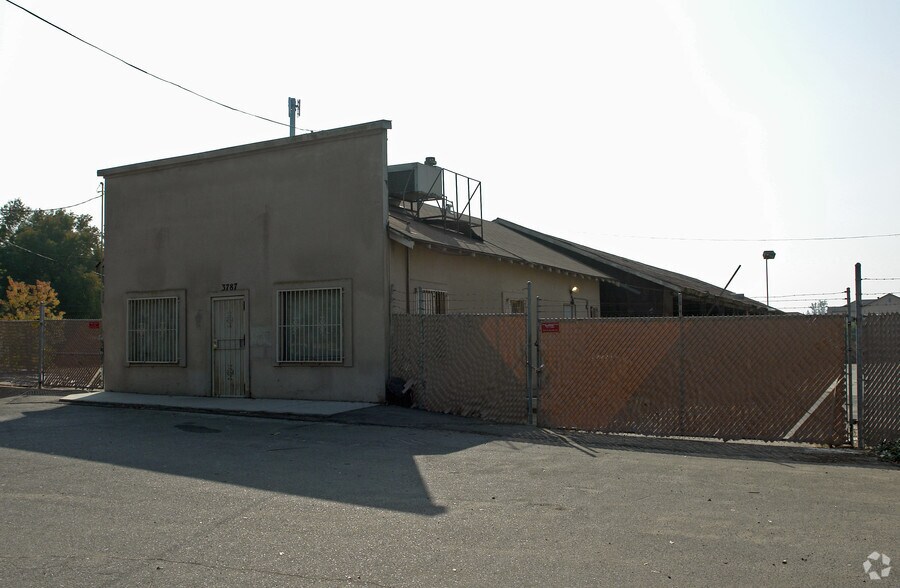 3787 W Bullard Ave, Fresno, CA à vendre - Photo de l’immeuble – Image 2 sur 3