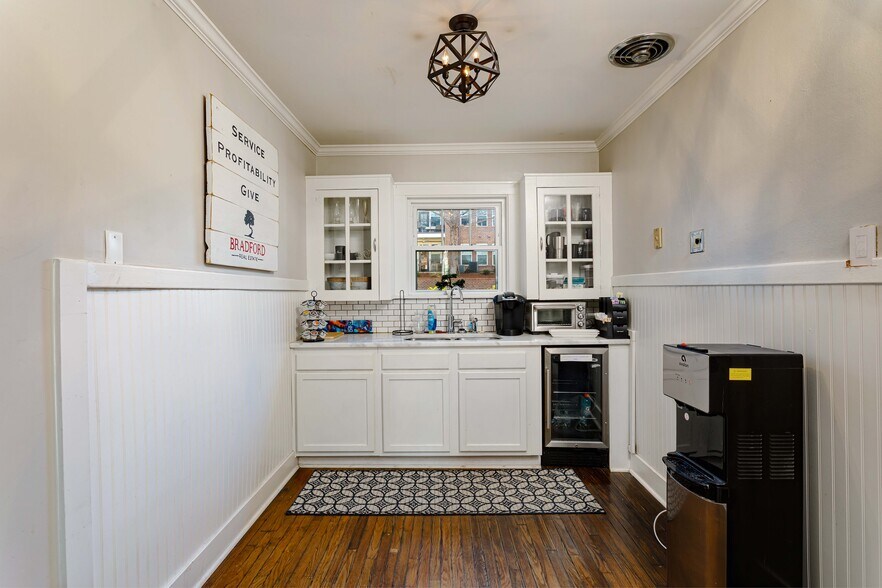 807 Bradford Ave, Nashville, TN à louer - Photo de l’immeuble – Image 3 sur 17