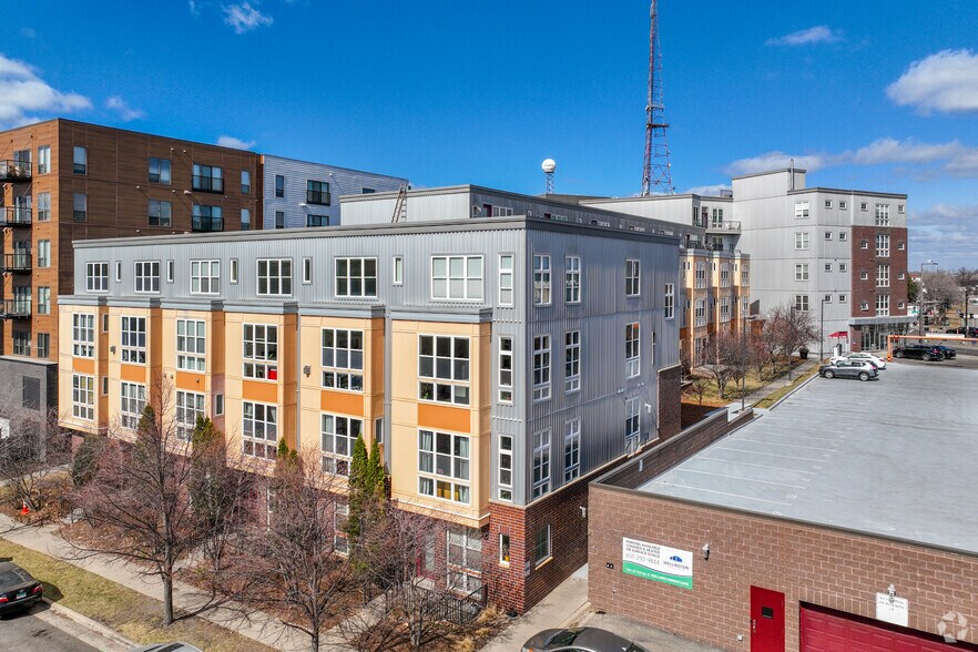 2650 University Ave W, Saint Paul, MN à louer - Photo de l’immeuble – Image 2 sur 11