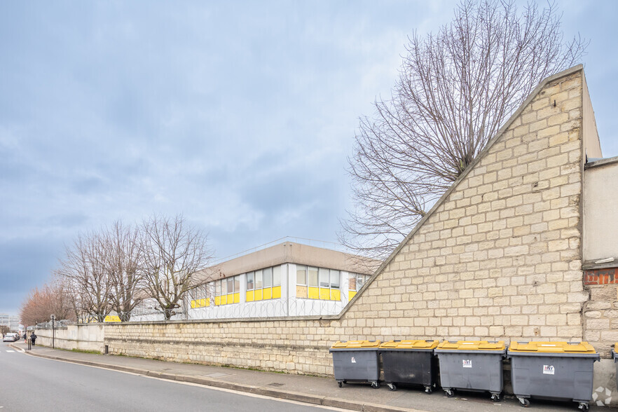 Local d’activités dans Ivry-sur-Seine à louer - Photo principale – Image 1 sur 3