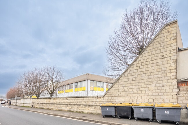 Plus de détails pour 1 Rue Michelet, Ivry-sur-Seine - Local d'activités à louer