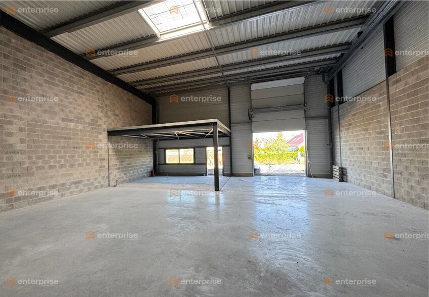 Local d'activités dans Erquinghem-Lys à vendre - Photo de l’immeuble – Image 3 sur 9
