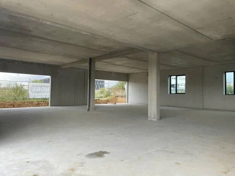 Bureau dans Épron à louer - Photo de l’immeuble – Image 1 sur 6