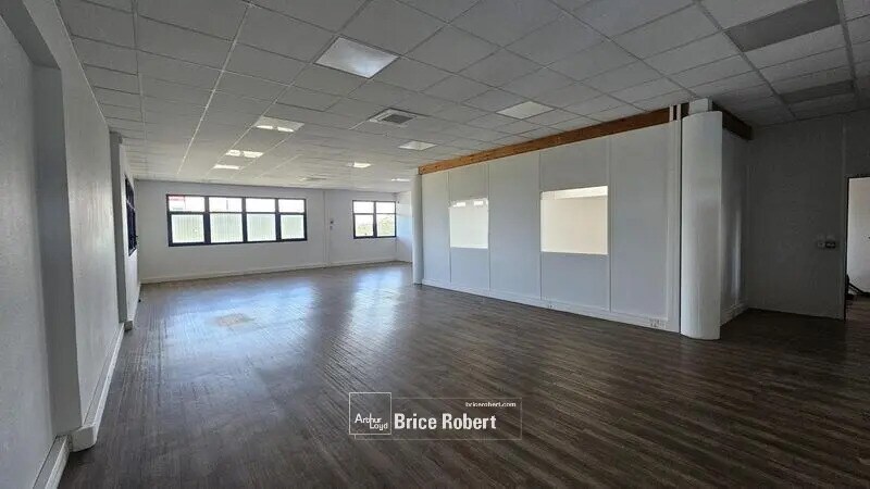 Local d’activités dans Bron à louer - Photo de l’immeuble – Image 3 sur 24