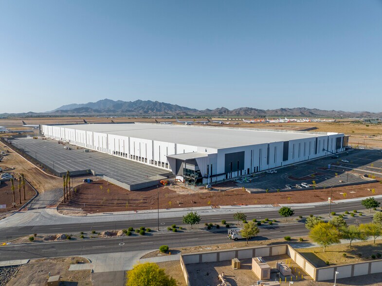 14555 W Yuma Rd, Goodyear, AZ à louer - Photo de l’immeuble – Image 3 sur 3