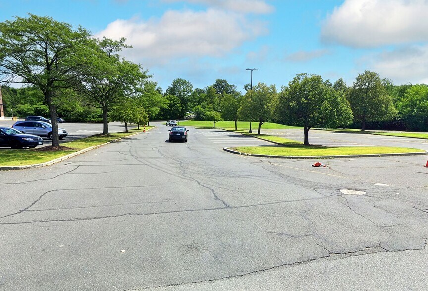 106 Federal Rd, Brookfield, CT à louer - Autre – Image 2 sur 2