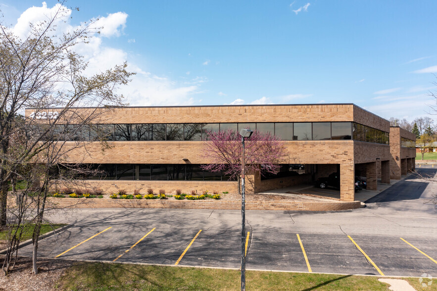 43252 Woodward Ave, Bloomfield Hills, MI à louer - Photo de l’immeuble – Image 3 sur 4