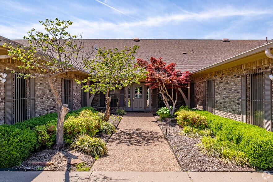 4835 S Fulton Ave, Tulsa, OK à louer - Photo de l’immeuble – Image 2 sur 43