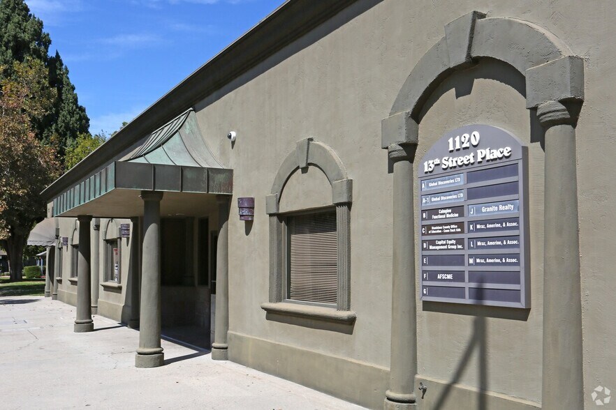 1120 13th St, Modesto, CA à louer - Photo de l’immeuble – Image 3 sur 9