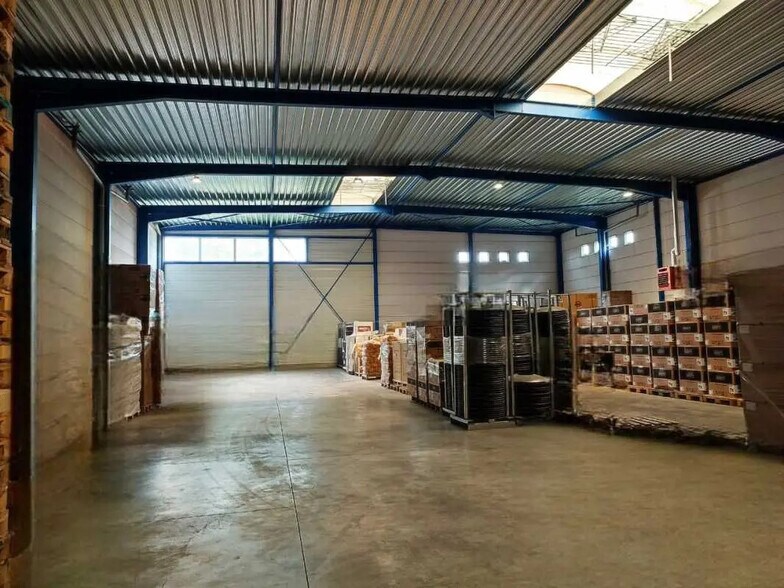 Industriel/Logistique dans Charleval à louer - Photo de l’immeuble – Image 1 sur 2