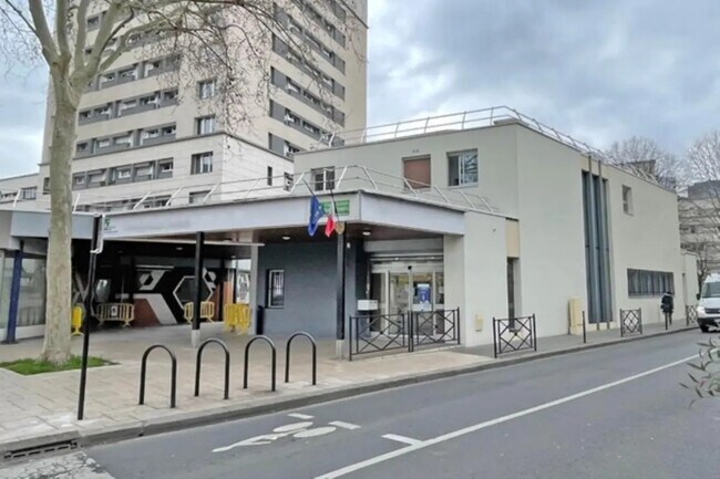 Plus de détails pour 31 Avenue Marceau, Courbevoie - Bureau à vendre