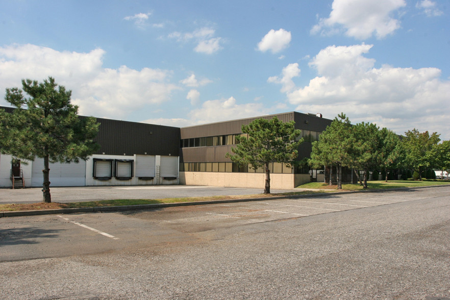 35 Henry St, Secaucus, NJ à louer - Photo de l’immeuble – Image 3 sur 8