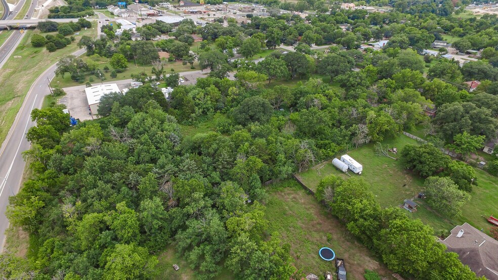 000 N Earl Rudder Fwy, Bryan, TX à vendre - Photo de l’immeuble – Image 3 sur 7