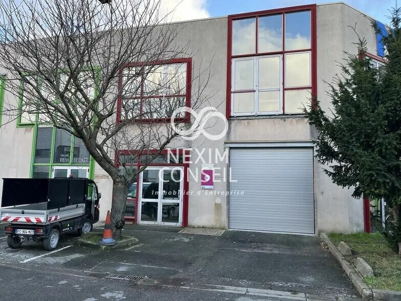 Local d’activités dans Ivry-sur-Seine à louer - Photo de l’immeuble – Image 1 sur 10