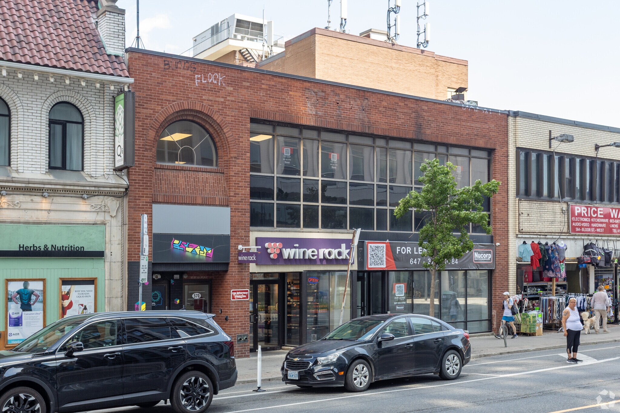 568-570 Bloor St W, Toronto, ON à louer Photo principale– Image 1 sur 3