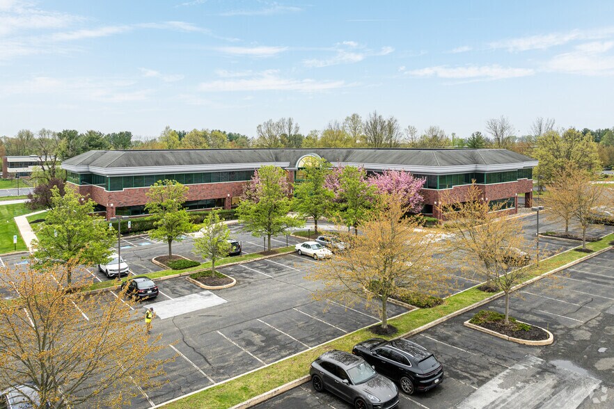 11 Campus Blvd, Newtown Square, PA à louer - Photo de l’immeuble – Image 3 sur 10