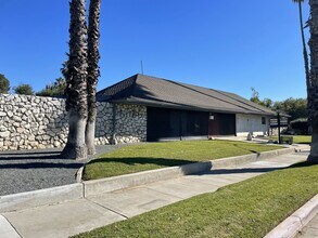 6086 Brockton Ave, Riverside, CA à louer Photo de l’immeuble– Image 1 sur 25