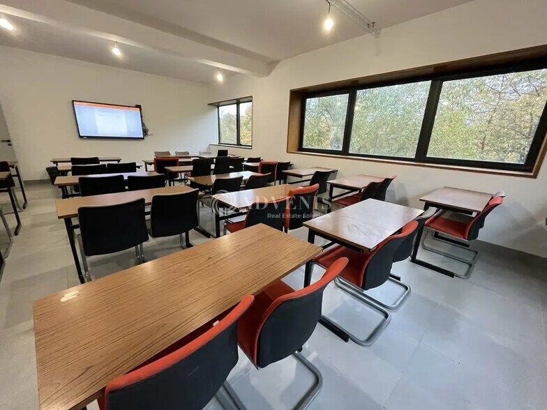 Bureau dans Champs-sur-Marne à louer - Photo de l’immeuble – Image 1 sur 12