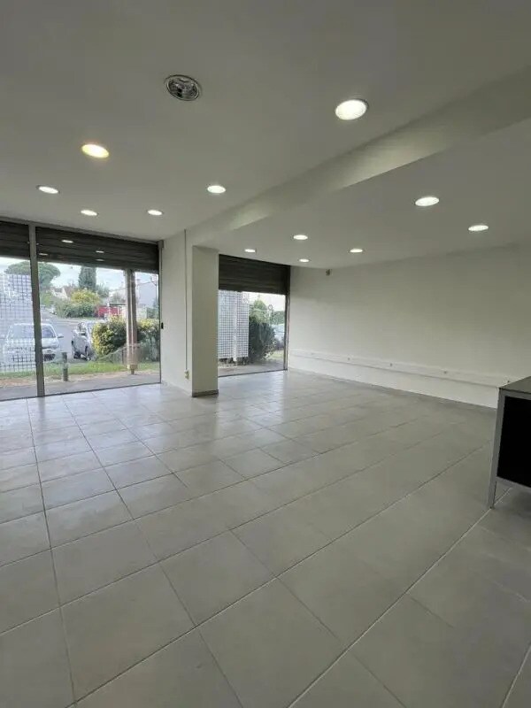 Plus de détails pour Local commercial à louer