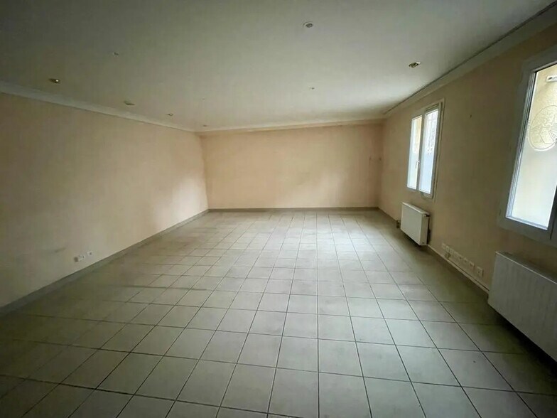 Bureau dans Evreux à louer - Photo de l’immeuble – Image 3 sur 6