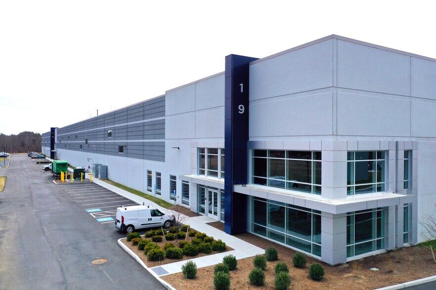 237 E Main St, Norton, MA à louer - Photo principale – Image 1 sur 14