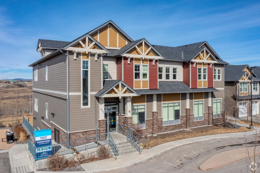 101 Sunset Dr, Cochrane, AB à vendre - Photo de l’immeuble – Image 2 sur 10