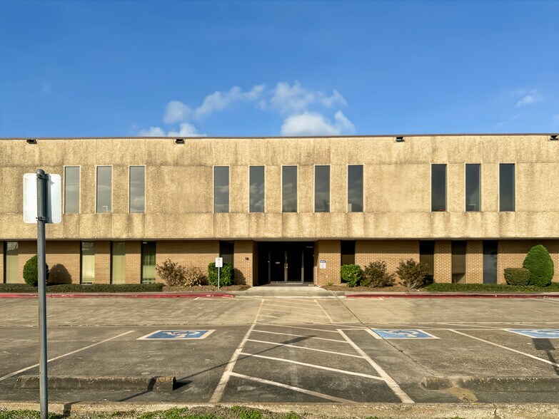 606 Rollingbrook Dr, Baytown, TX à louer - Photo de l’immeuble – Image 3 sur 14