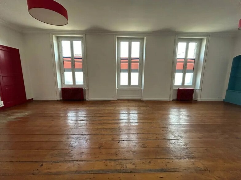 Bureau dans Saint-Brieuc à louer - Photo de l’immeuble – Image 2 sur 7