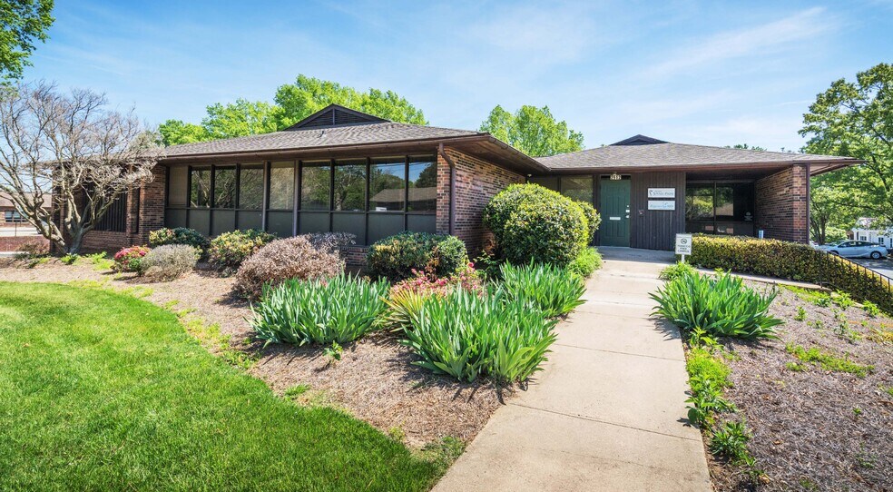2912 Maplewood Ave, Winston-Salem, NC à louer - Photo principale – Image 1 sur 9