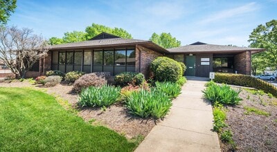 2912 Maplewood Ave, Winston-Salem, NC à louer Photo principale– Image 1 sur 10