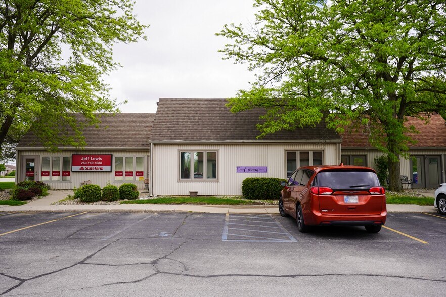 6038 E State Blvd, Fort Wayne, IN à vendre - Photo principale – Image 1 sur 12
