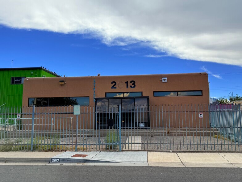 2013 Ridgecrest Dr, Albuquerque, NM à vendre - Photo de l’immeuble – Image 2 sur 16