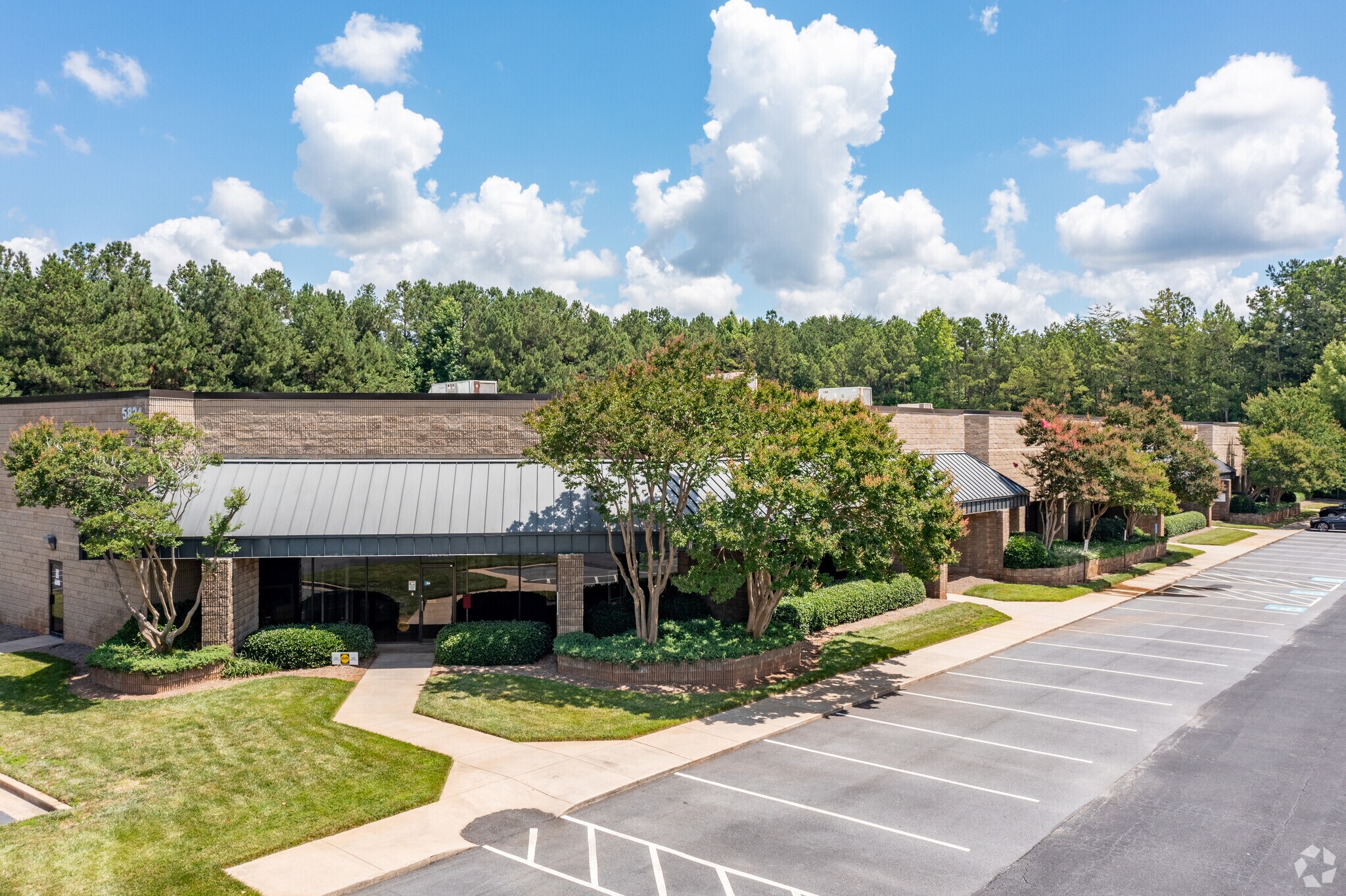 5824 Peachtree Cors E, Peachtree Corners, GA à louer Photo de l’immeuble– Image 1 sur 7