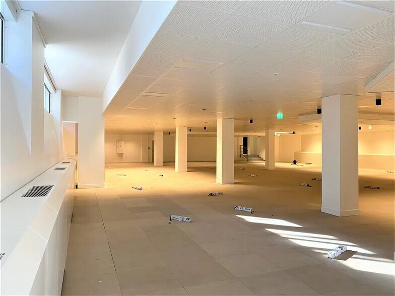 Bureau dans Neuilly-sur-Seine à louer - Photo de l’immeuble – Image 2 sur 9
