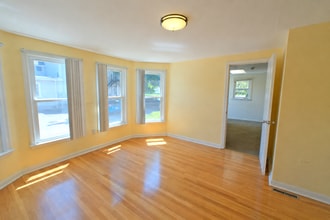 1 E Chestnut St, Sharon, MA à louer Photo intérieure– Image 1 sur 17