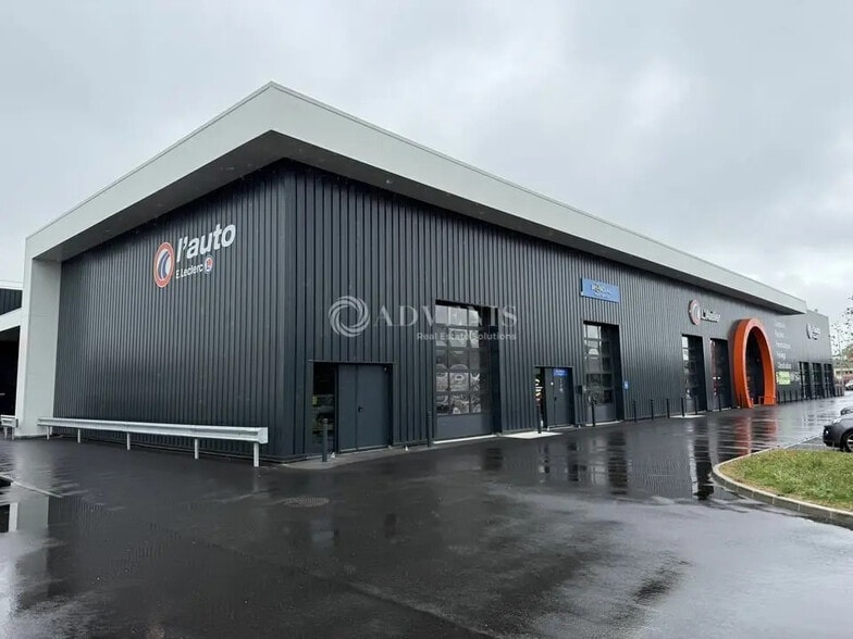 Local commercial dans Olivet à louer - Photo de l’immeuble – Image 1 sur 10