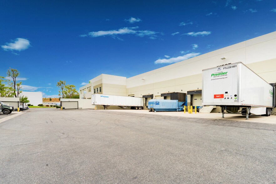 4710 E Guasti Rd, Ontario, CA à louer - Photo de l’immeuble – Image 2 sur 6