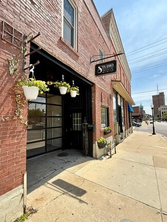 Plus de détails pour 205 W Galena Blvd, Aurora, IL - Local commercial à vendre