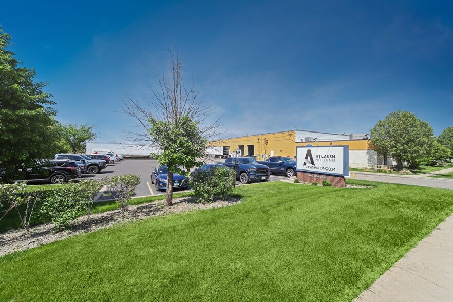2500 E Devon Ave, Elk Grove Village, IL à louer - Photo de l’immeuble – Image 2 sur 3