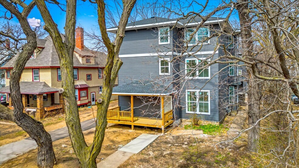 815 6th St SE, Minneapolis, MN à vendre - Photo de l’immeuble – Image 2 sur 30