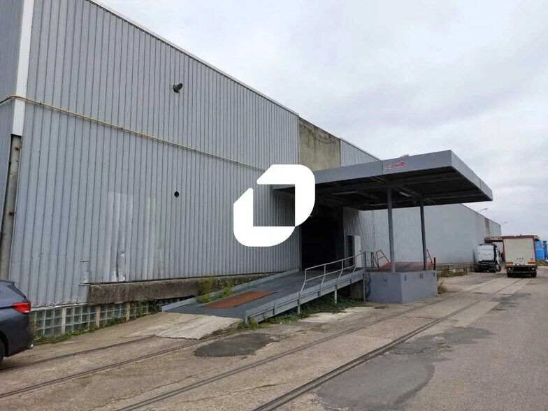 Local d’activités dans Saint-Fargeau-Ponthierry à louer - Photo de l’immeuble – Image 3 sur 18
