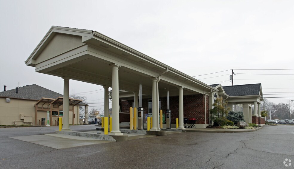 9635 Montgomery Rd, Cincinnati, OH à louer - Photo de l’immeuble – Image 2 sur 2