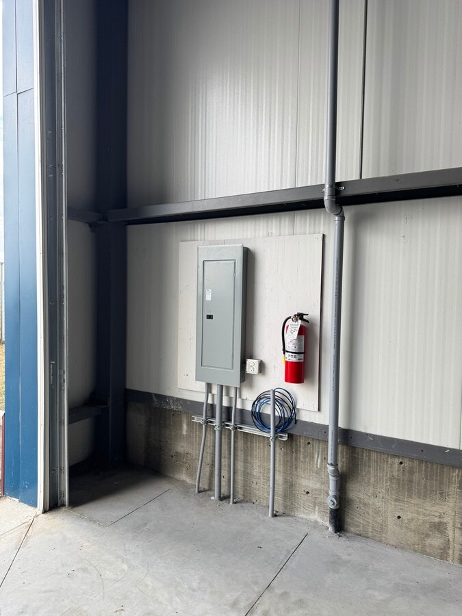 20304 109 Av NW, Edmonton, AB T5S 1X7 - Lot 38 -  - Photo intérieure - Image 1 of 1