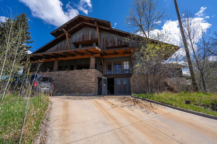 3 Anaconda Hills Dr, Black Eagle, MT à vendre - Photo principale – Image 1 sur 23